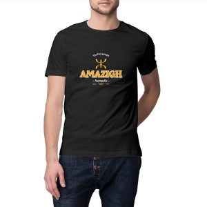 T-shirt Amazigh Homme en coton biologique sur mannequin, couleur noire avec design berbère. Disponible en tailles S à 3XL.